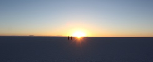 Lever de soleil sur le salar d'Uyuni
